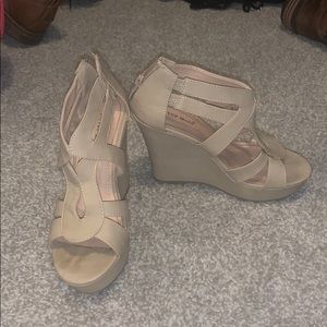 Nude wedges!